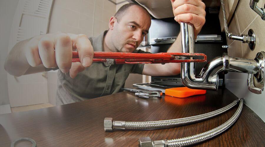 Expert burst pipe repair services in Friendship, OH